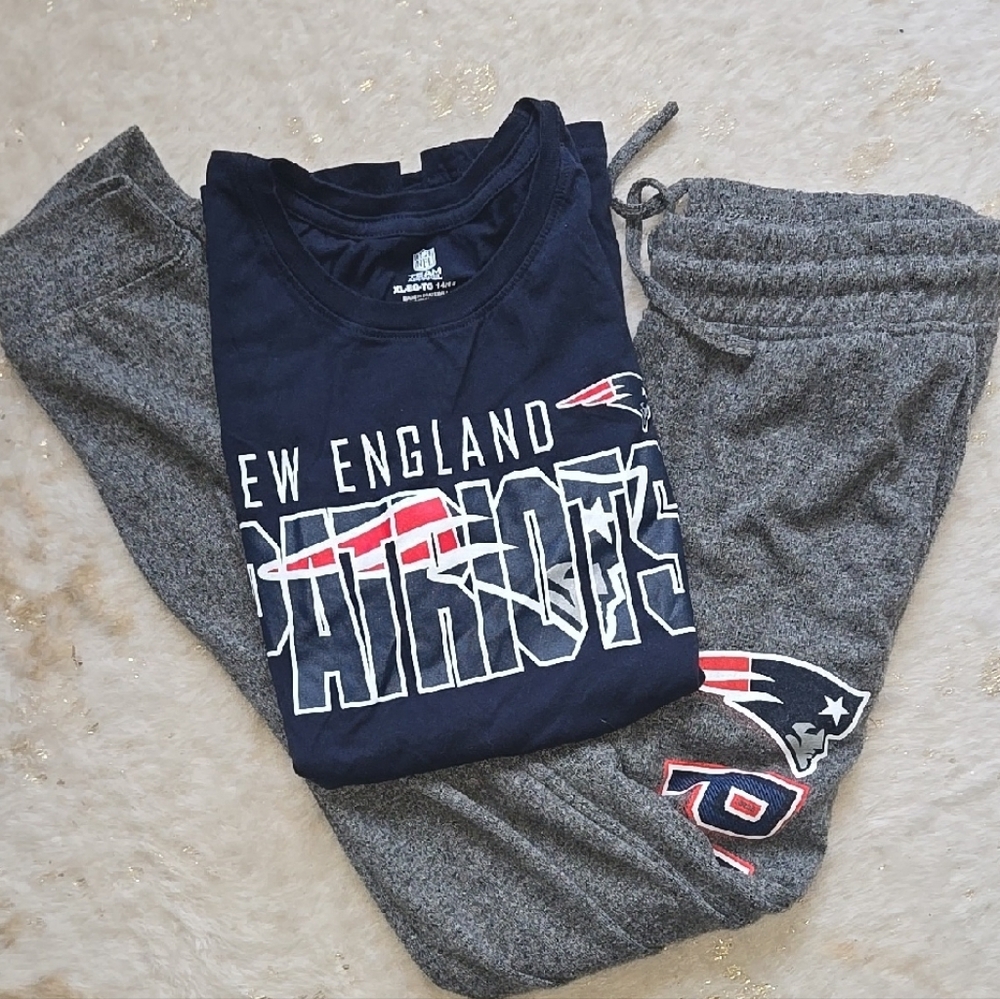 Sold As Set. NFL Patriots Sweat Pants & Tshirt. Size 14/16. NWOT